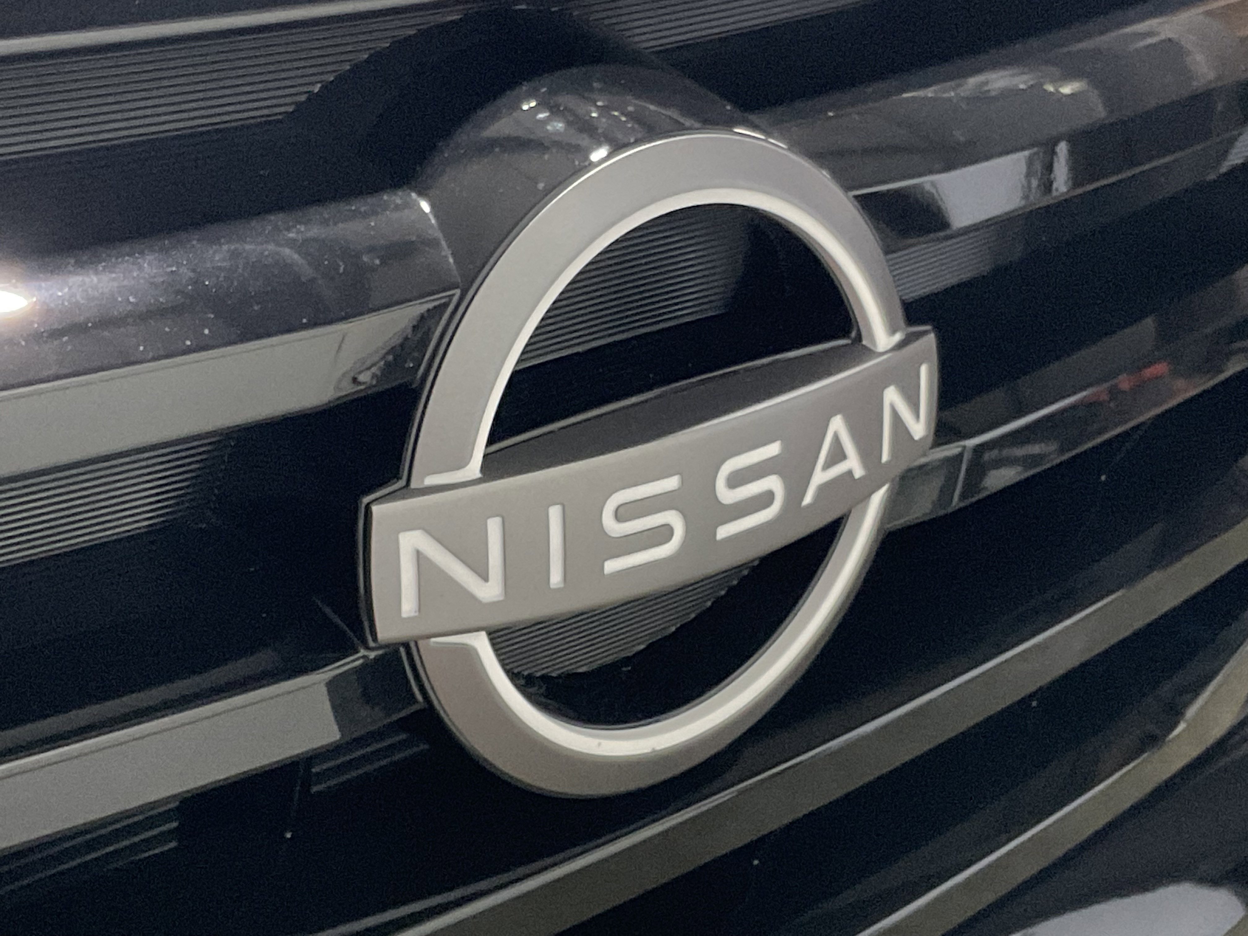 Used 2025 Nissan Pathfinder SV w/ Black Appearance Package image 6