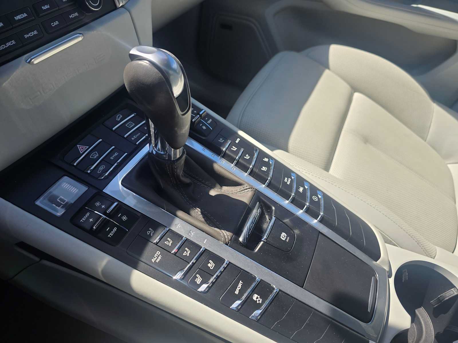 Used 2018 Porsche Macan S AWD/4WD image 32