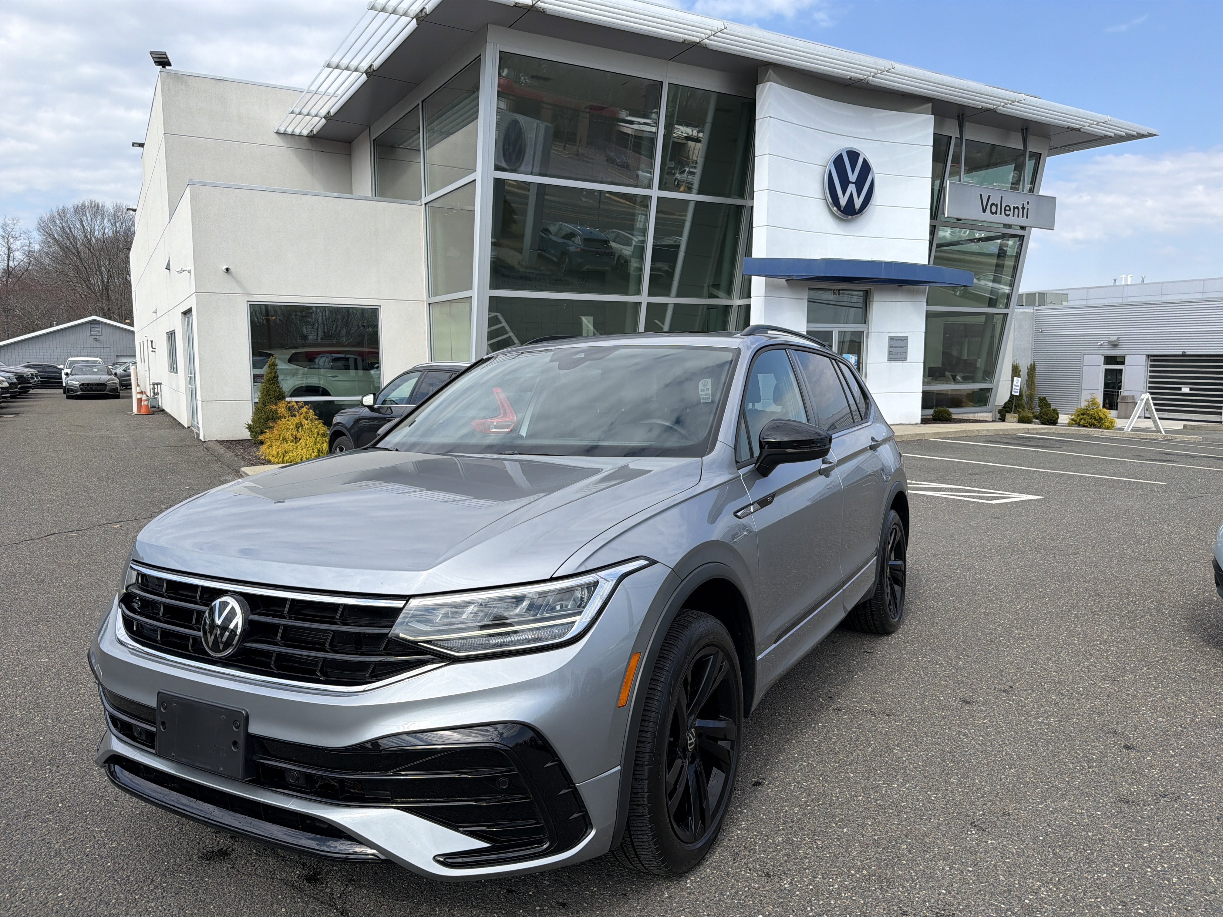 Certified 2024 Volkswagen Tiguan SE R-Line