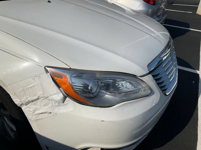Used 2014 Chrysler 200 Touring FWD image 2