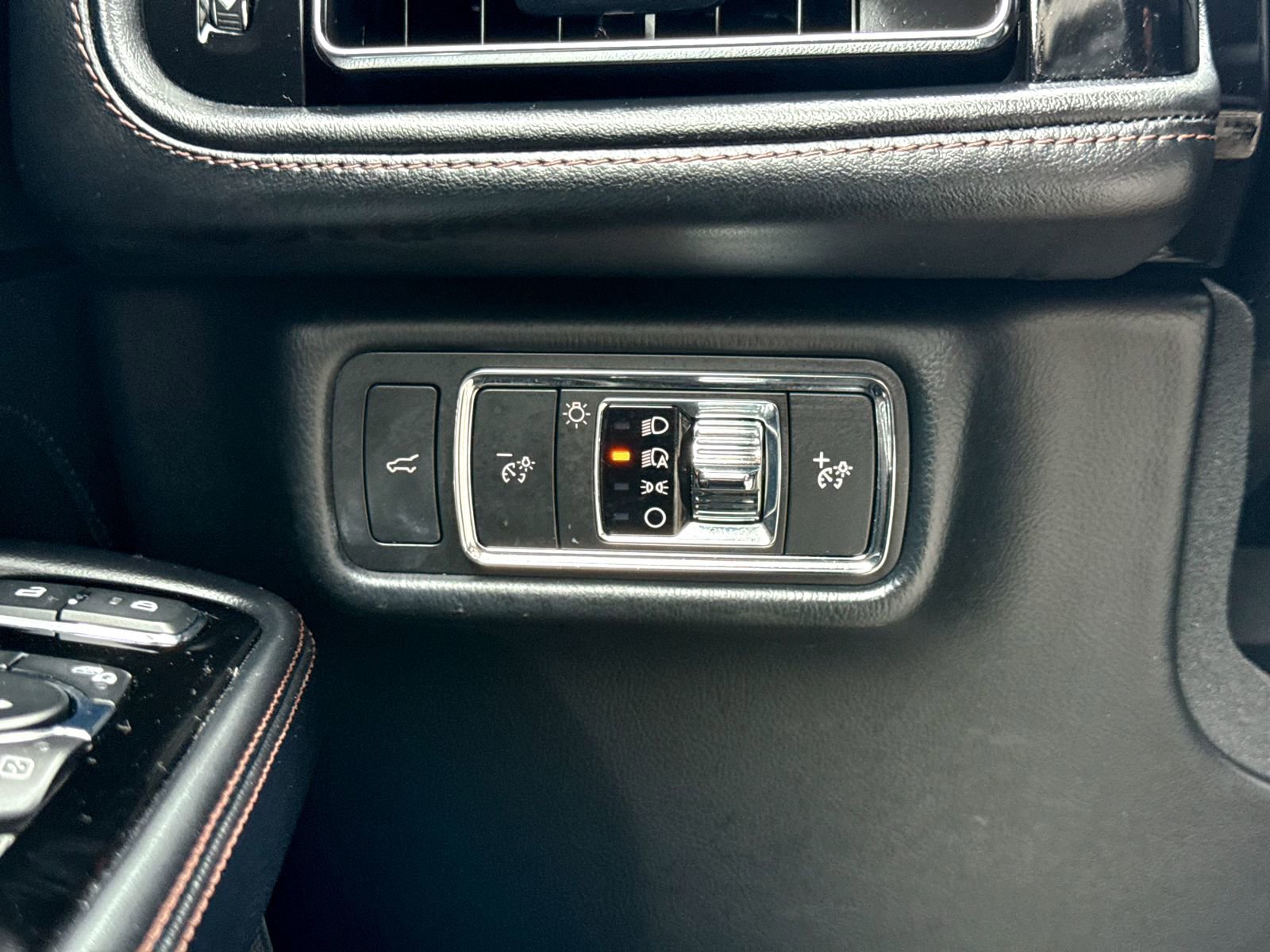 Used 2022 Lincoln Aviator AWD w/ Premium Package image 33