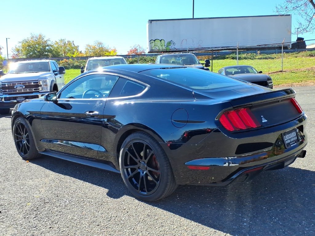 Used 2017 Ford Mustang Coupe RWD image 4