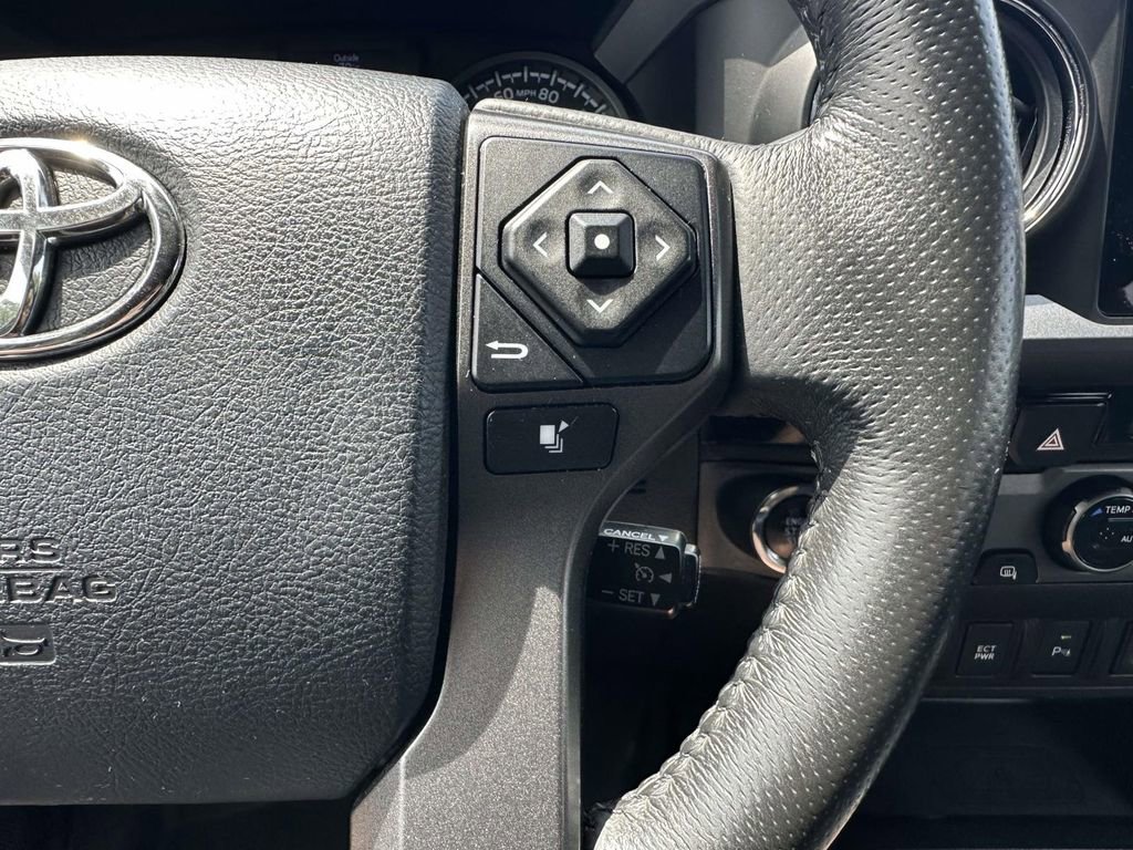 Used 2017 Toyota Tacoma TRD Sport w/ Premium & Technology Package AWD/4WD image 13