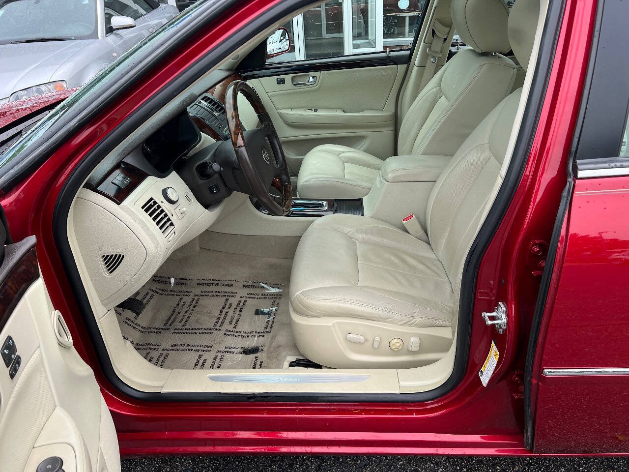 Used 2009 Cadillac DTS FWD image 21