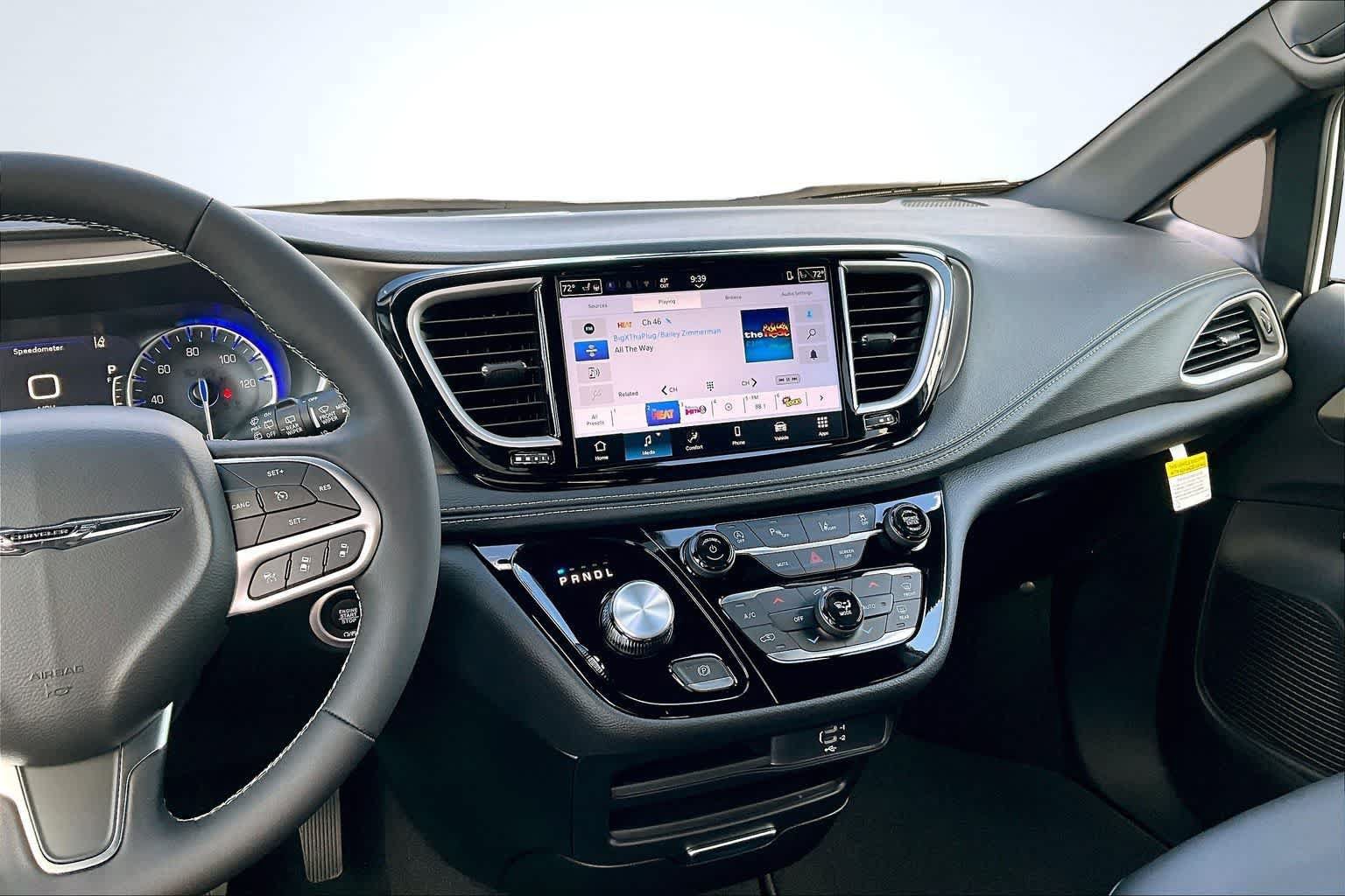 New 2026 Chrysler Pacifica Select FWD image 16