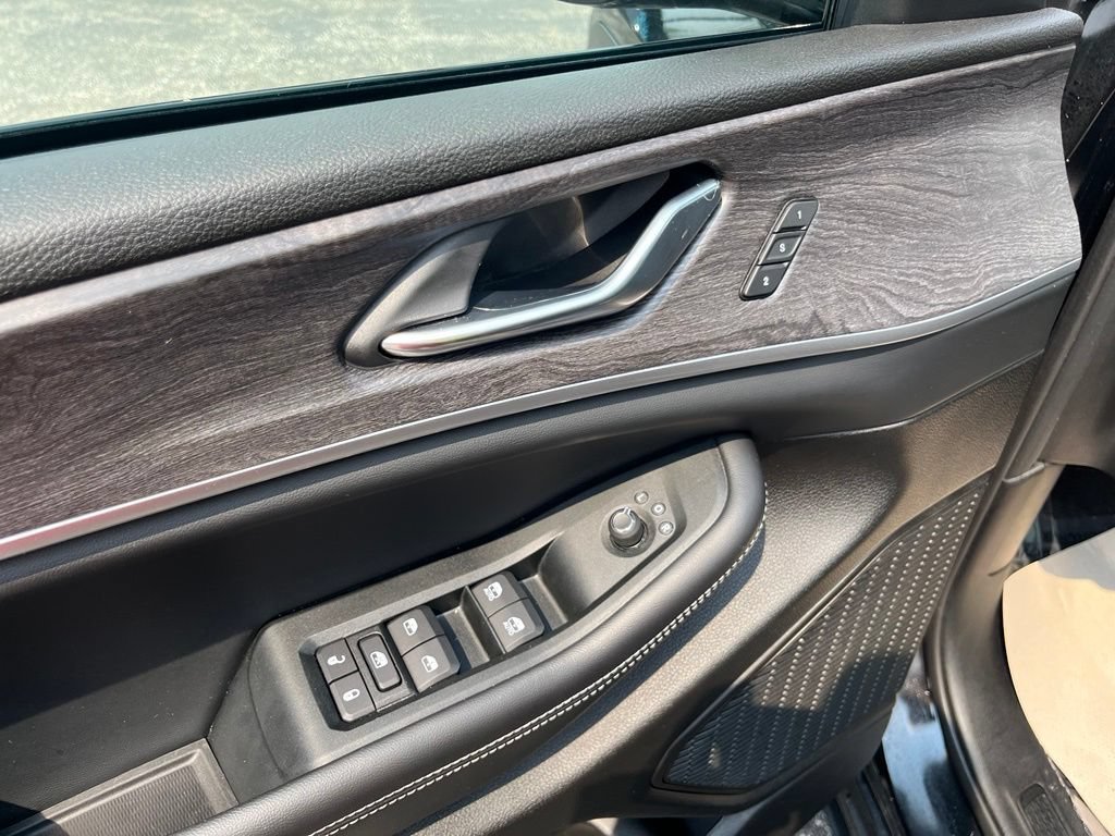 Used 2024 Jeep Grand Cherokee Limited AWD/4WD image 10