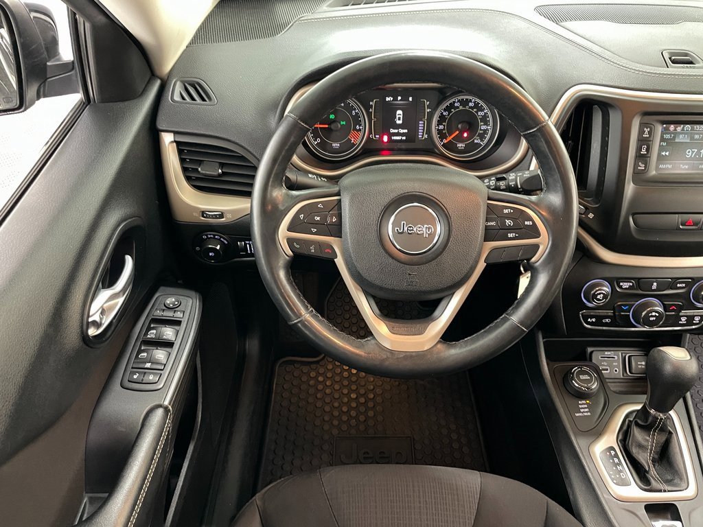 Used 2015 Jeep Cherokee Latitude w/ Cold Weather Group image 15