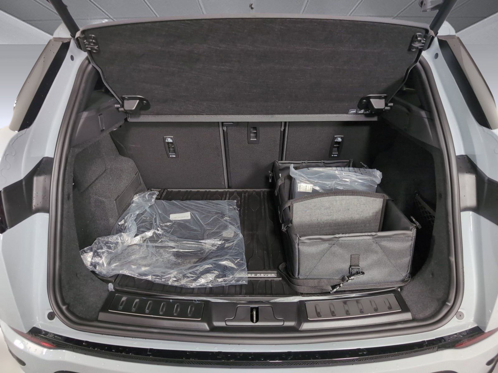 Certified 2026 Land Rover Range Rover Evoque Dynamic SE image 26