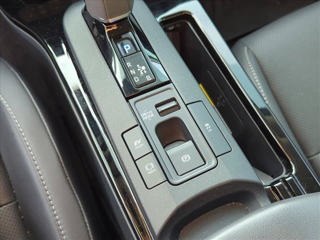 Used 2025 Toyota Prius XLE FWD image 20