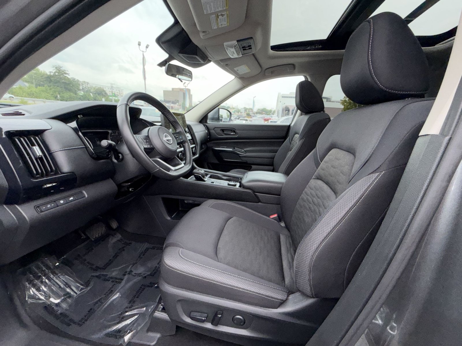 Used 2025 Nissan Pathfinder SV w/ SV Premium Package AWD/4WD image 13
