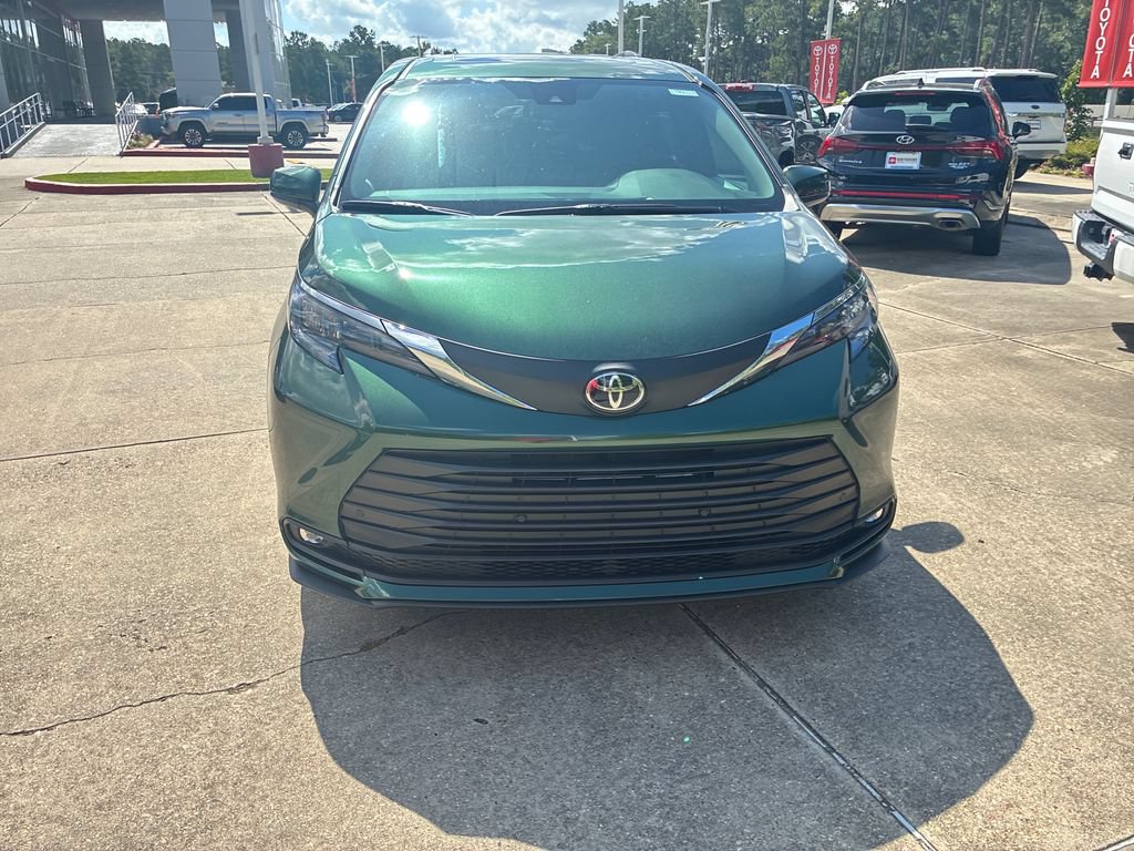 New 2026 Toyota Sienna XLE FWD image 10
