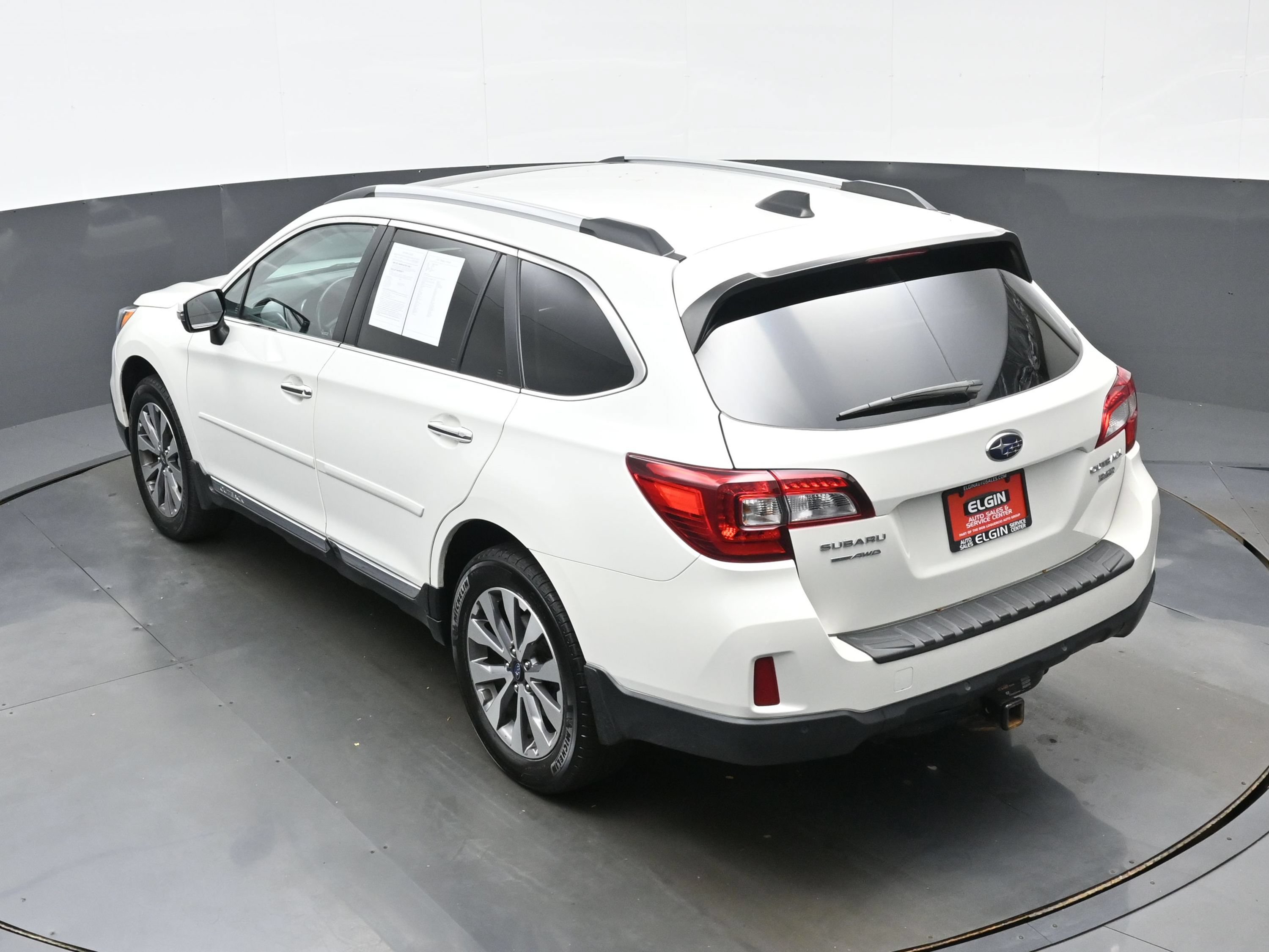 Used 2017 Subaru Outback 3.6R Touring AWD/4WD image 38