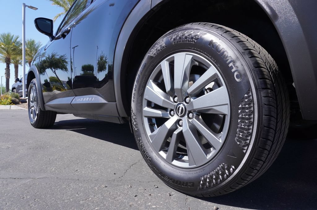 Used 2025 Nissan Pathfinder SV FWD image 6