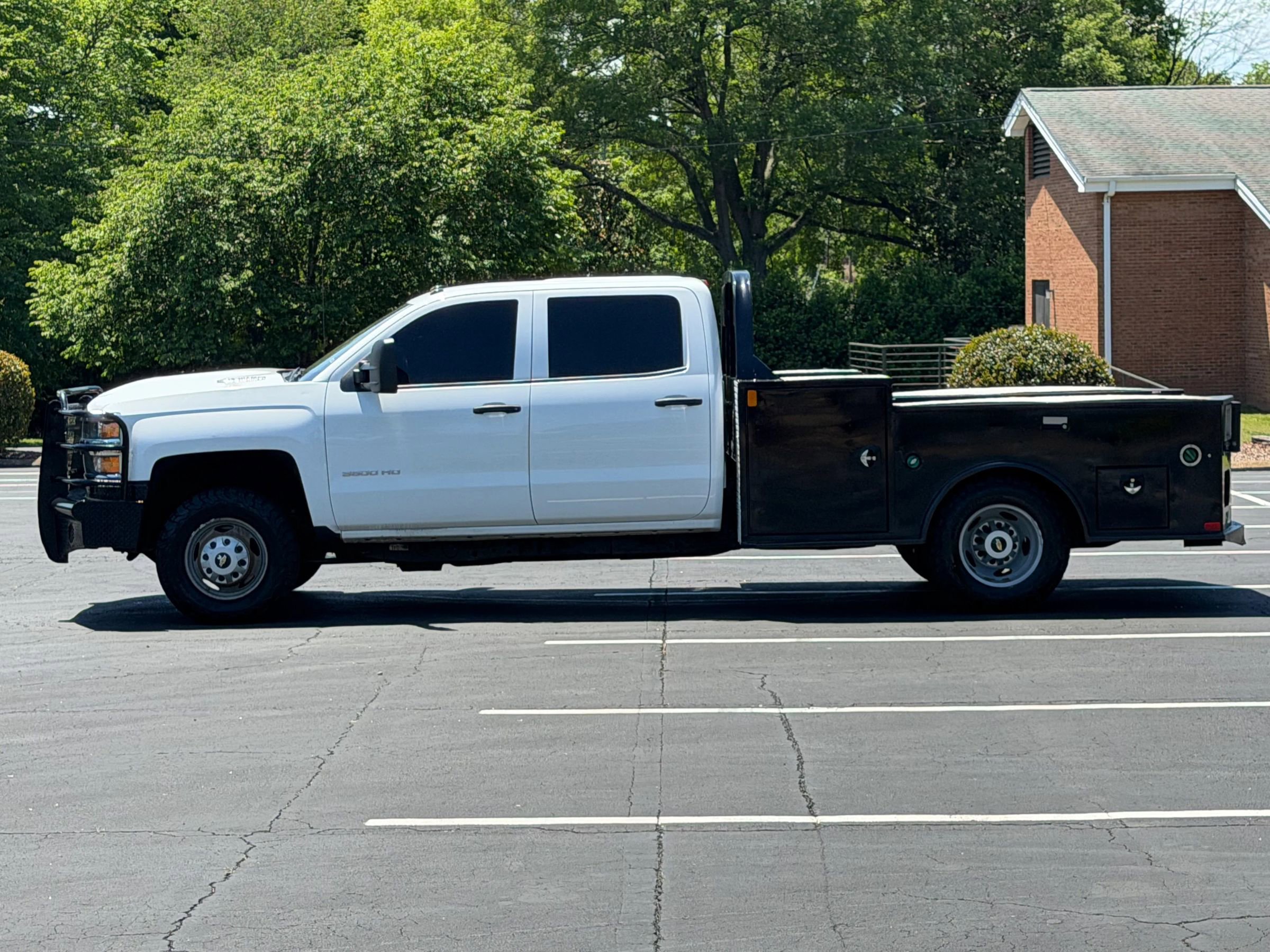 Used 2019 Chevrolet Silverado 3500 W/T AWD/4WD image 2
