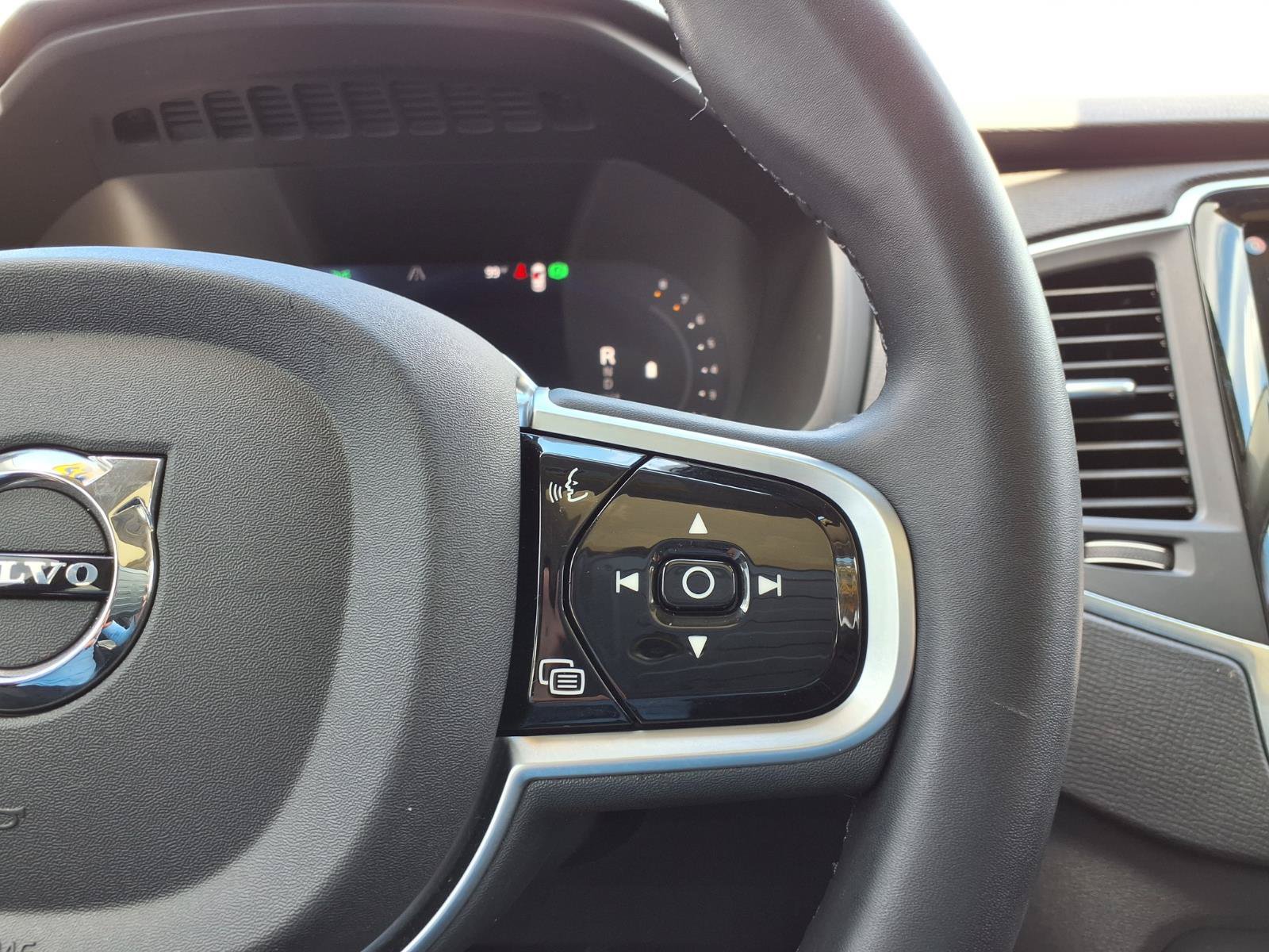 Certified 2025 Volvo XC90 B5 Core AWD/4WD image 28