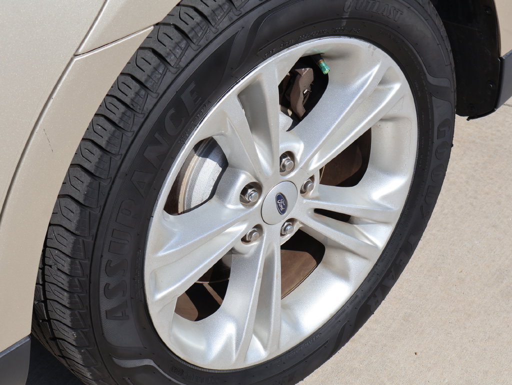Used 2017 Ford Taurus SEL FWD image 37