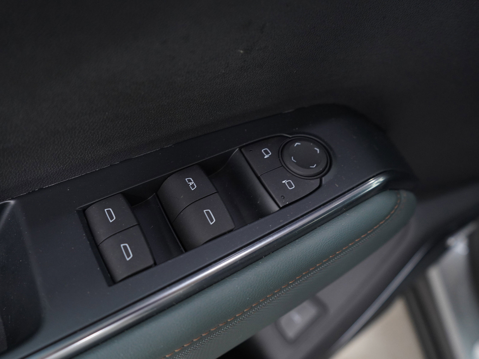 Used 2024 GMC Acadia AT4 w/ LPO, Floor Liner Package image 21