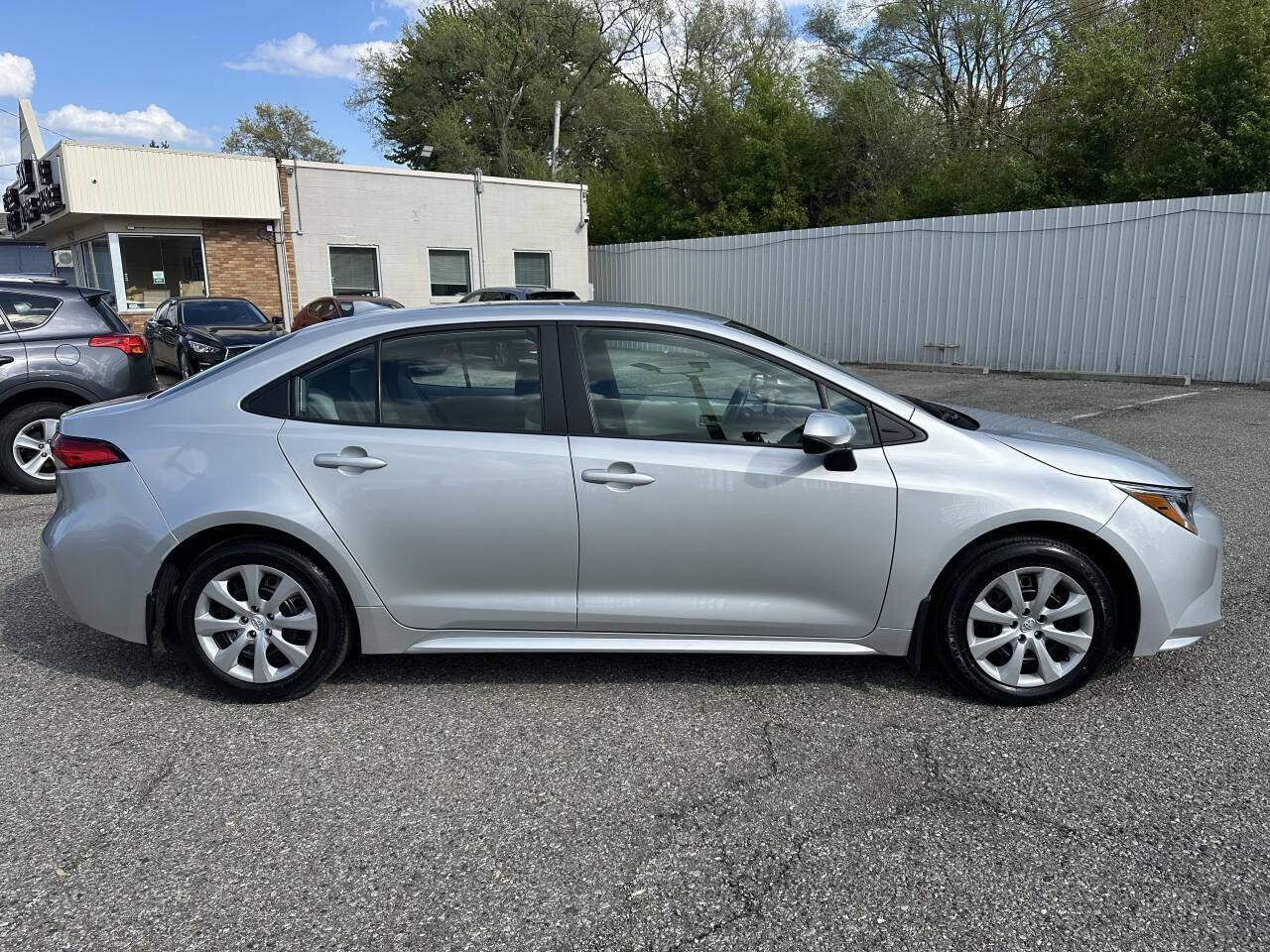 Used 2023 Toyota Corolla LE w/ Carpet Mat Package (TMS) FWD image 4