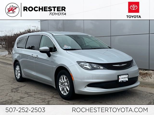 Used 2023 Chrysler Voyager LX image 1