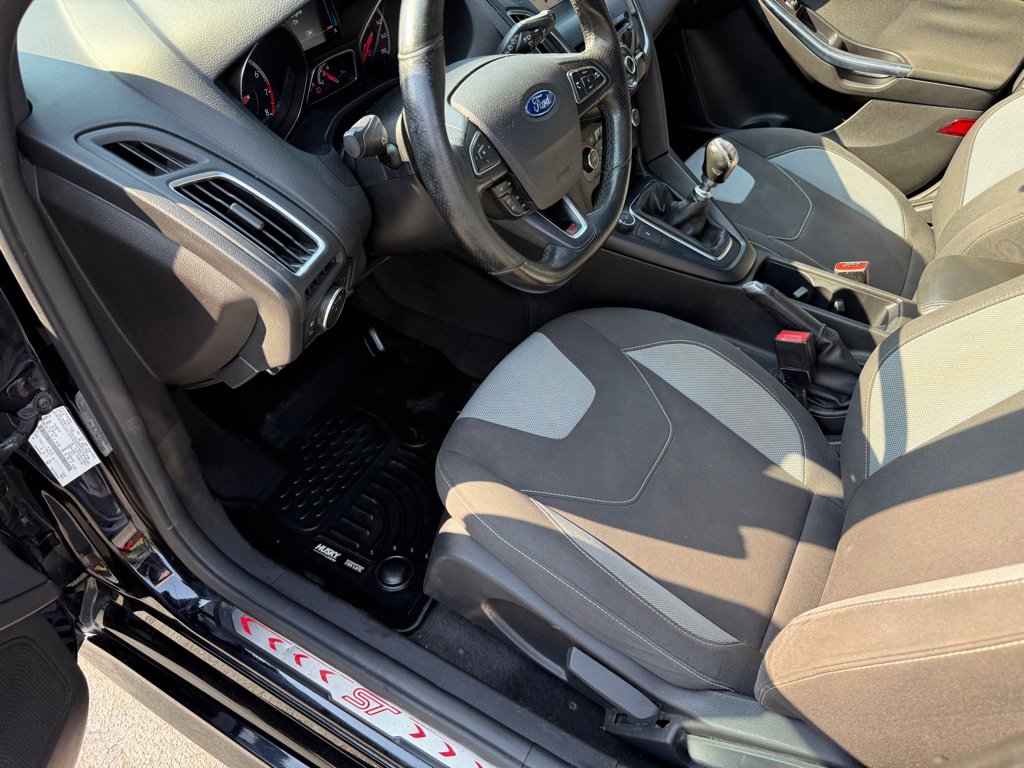 Used 2017 Ford Focus ST w/ Equipment Group 401A FWD image 45