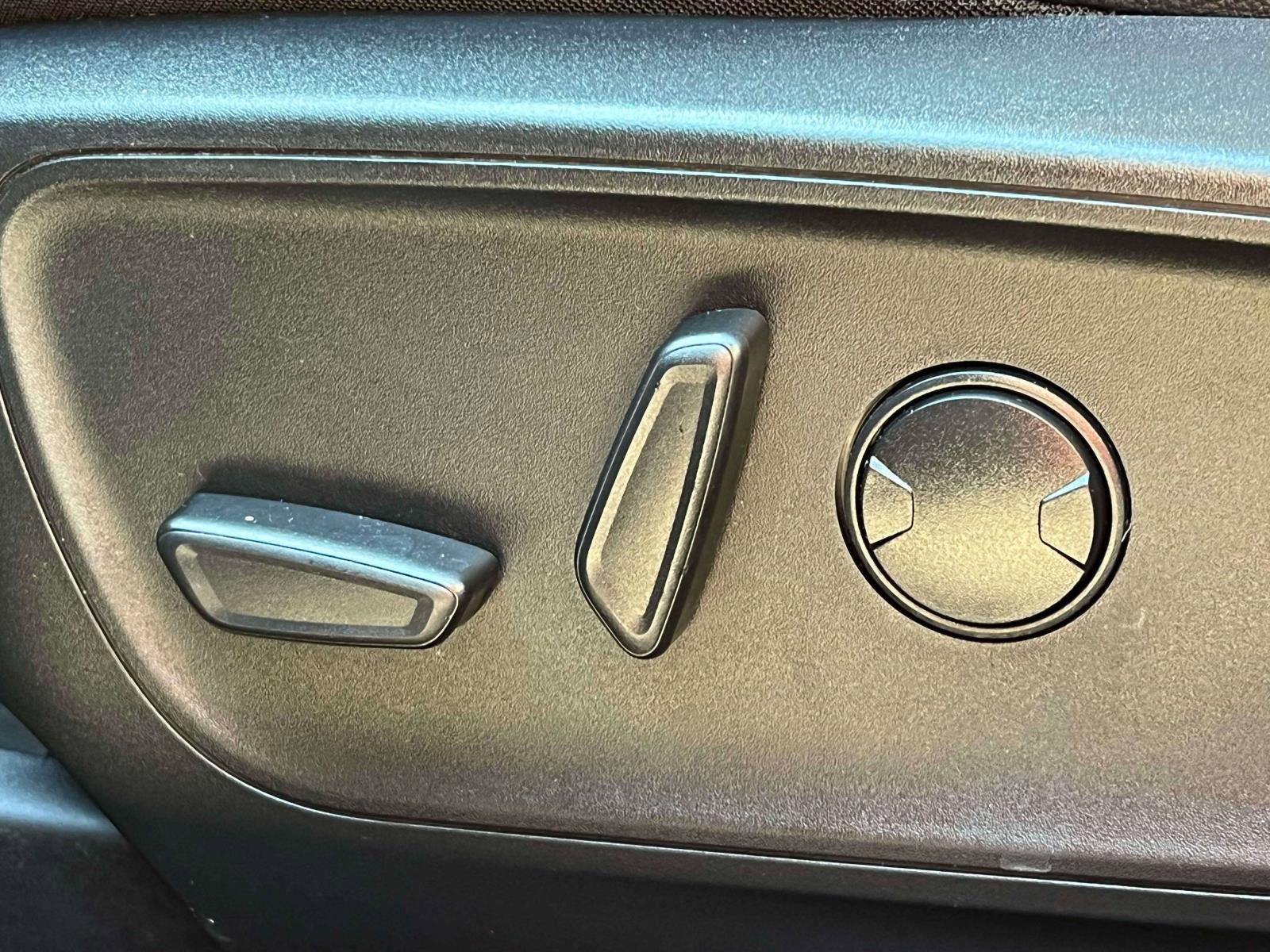 Used 2023 Ford Escape Platinum w/ Premium Technology Package image 28