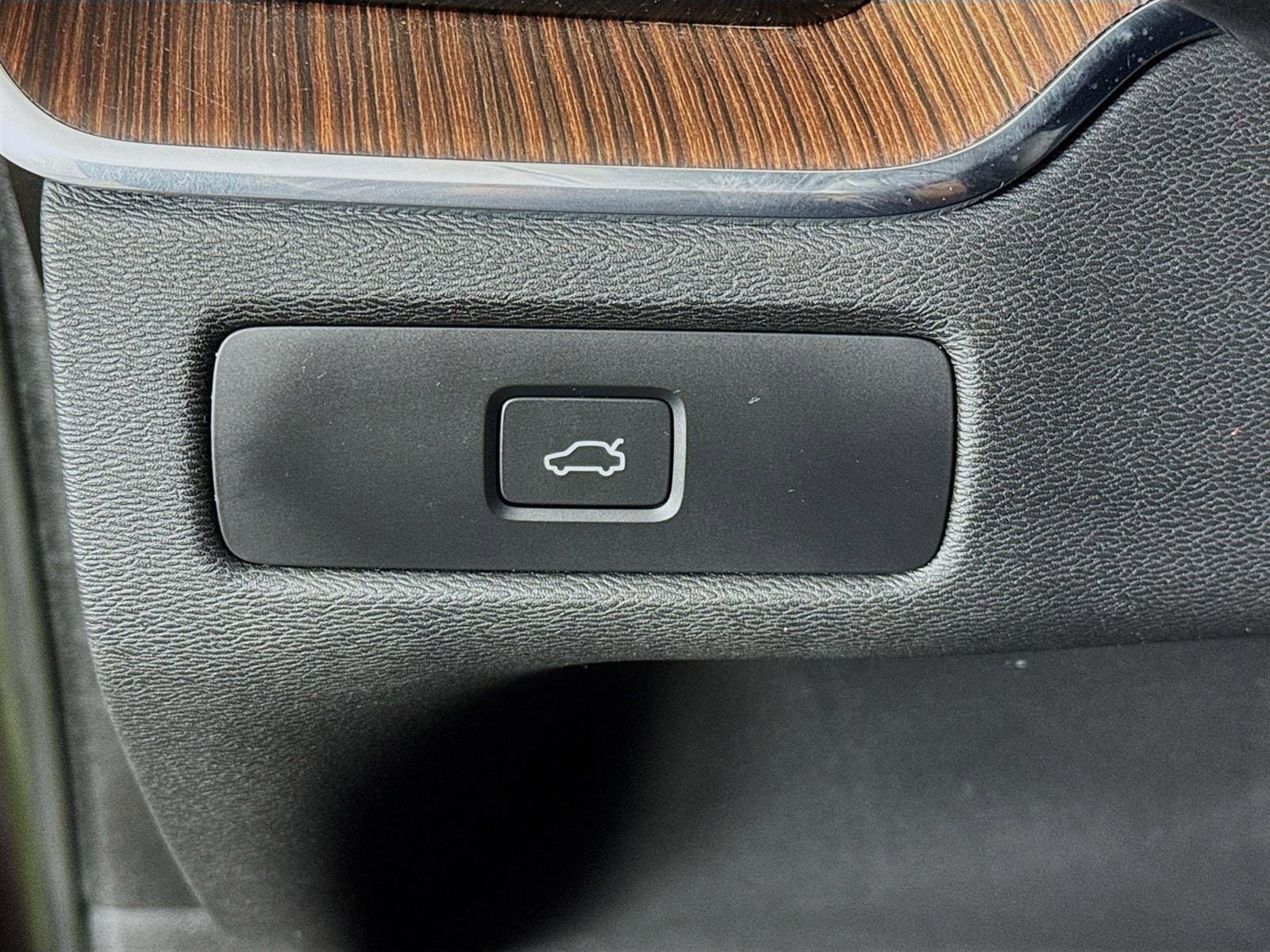 Used 2023 Volvo XC60 B5 Ultimate AWD/4WD image 10
