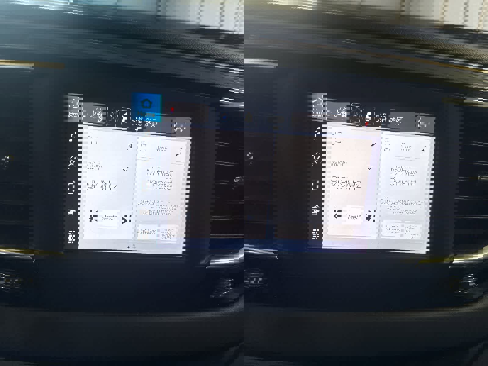 Used 2023 Chrysler Voyager LX image 24