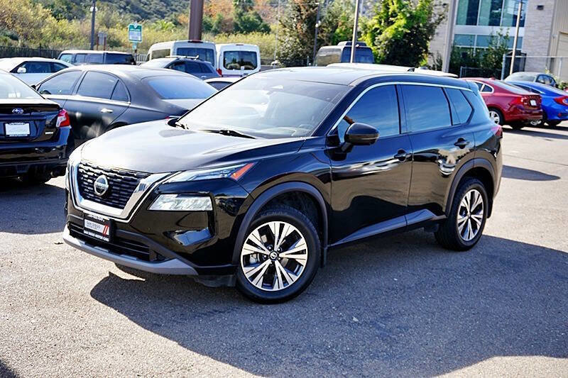 Used 2021 Nissan Rogue SV image 3