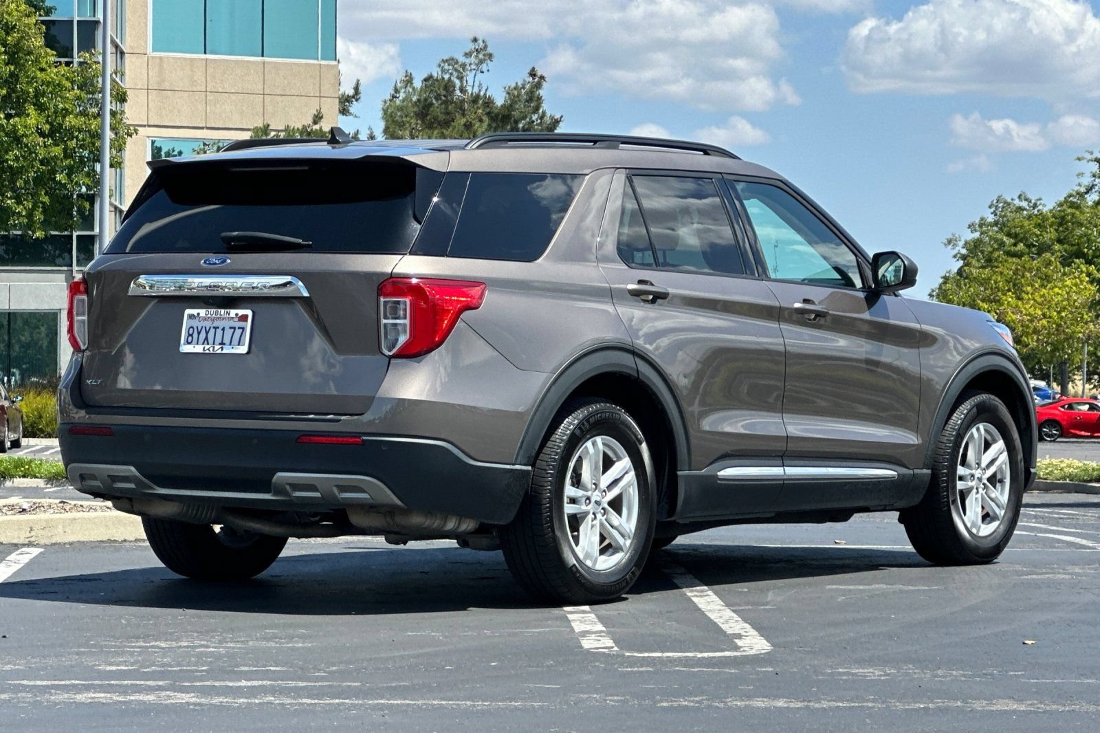 Used 2021 Ford Explorer XLT w/ Equipment Group 202A RWD image 4