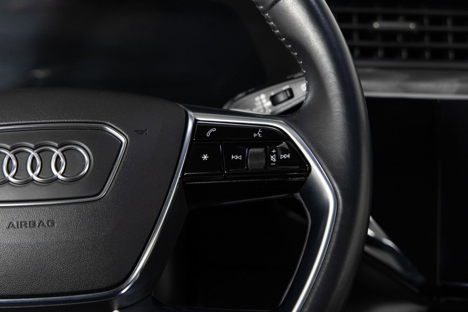 Used 2021 Audi e-tron Premium w/ Convenience Plus Package image 30