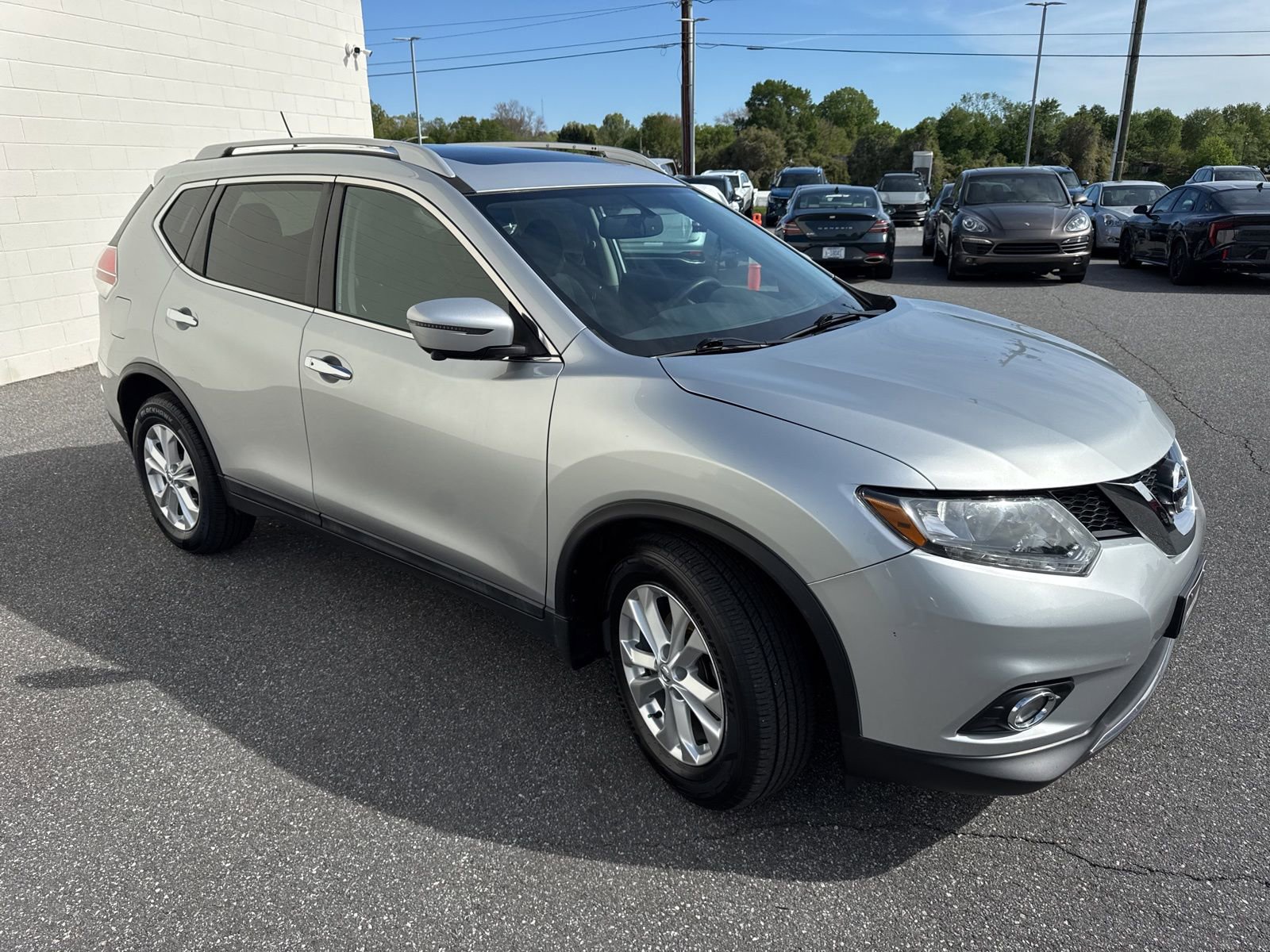 Used 2016 Nissan Rogue SV w/ SV Premium Package AWD/4WD image 3