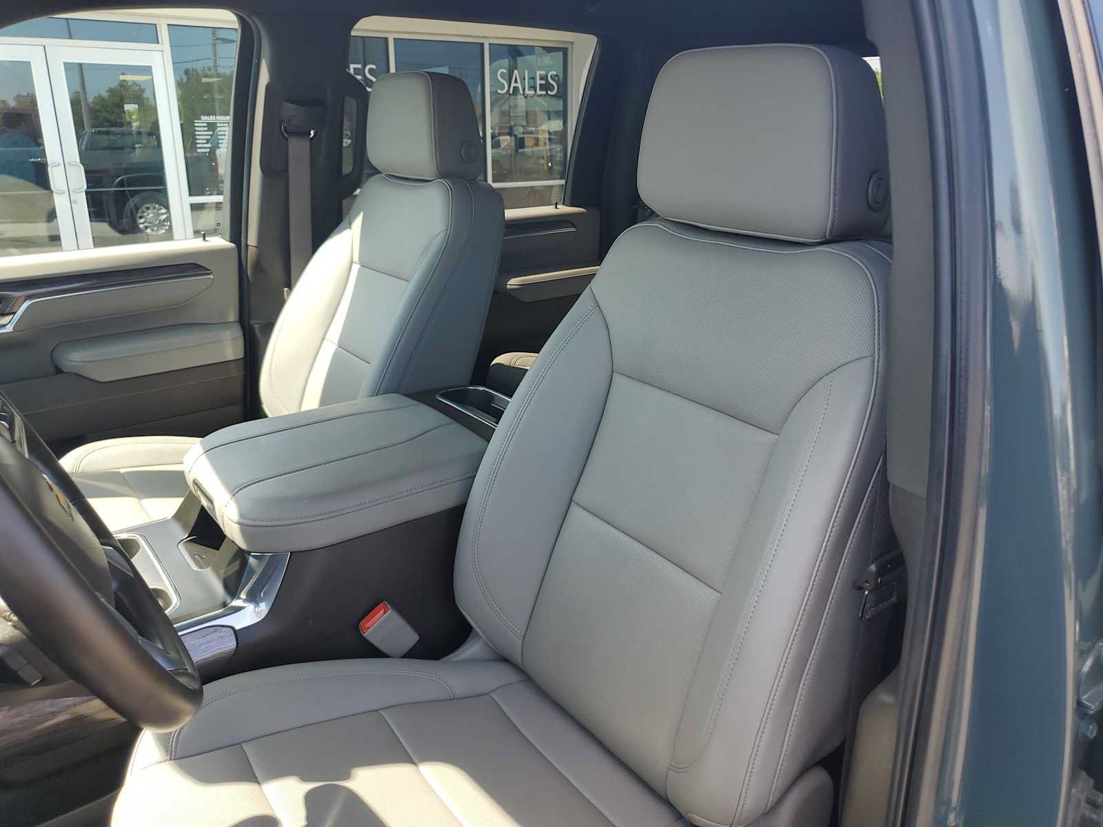Used 2025 Chevrolet Silverado 2500 LTZ w/ LTZ Convenience Package AWD/4WD image 13