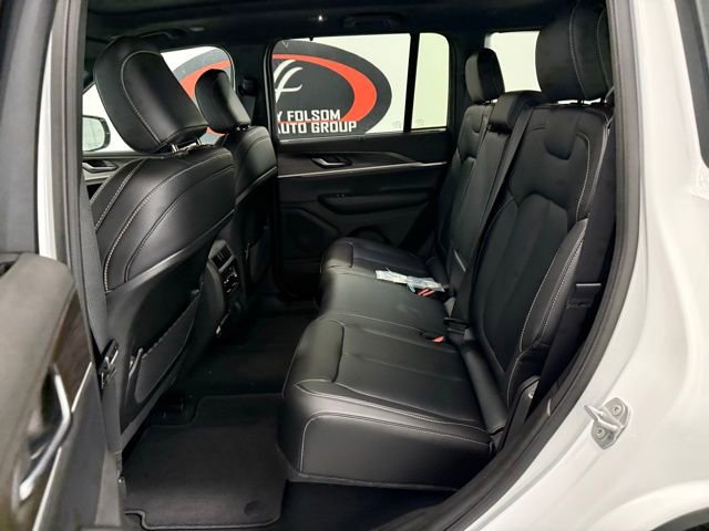 New 2025 Jeep Grand Cherokee Limited w/ Luxury Tech Group II image 16