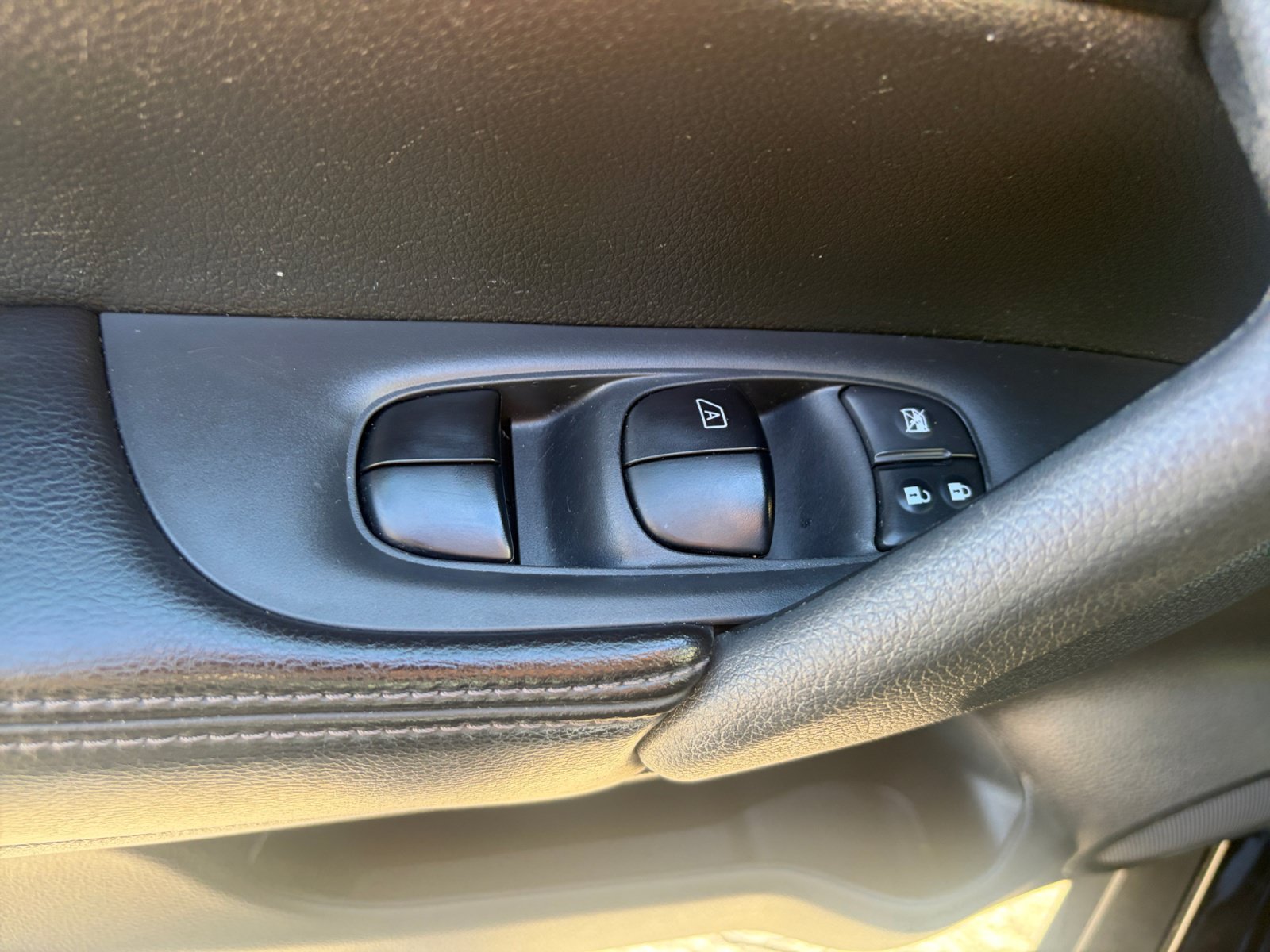 Used 2015 Nissan Rogue SL w/ SL Premium Package AWD/4WD image 23
