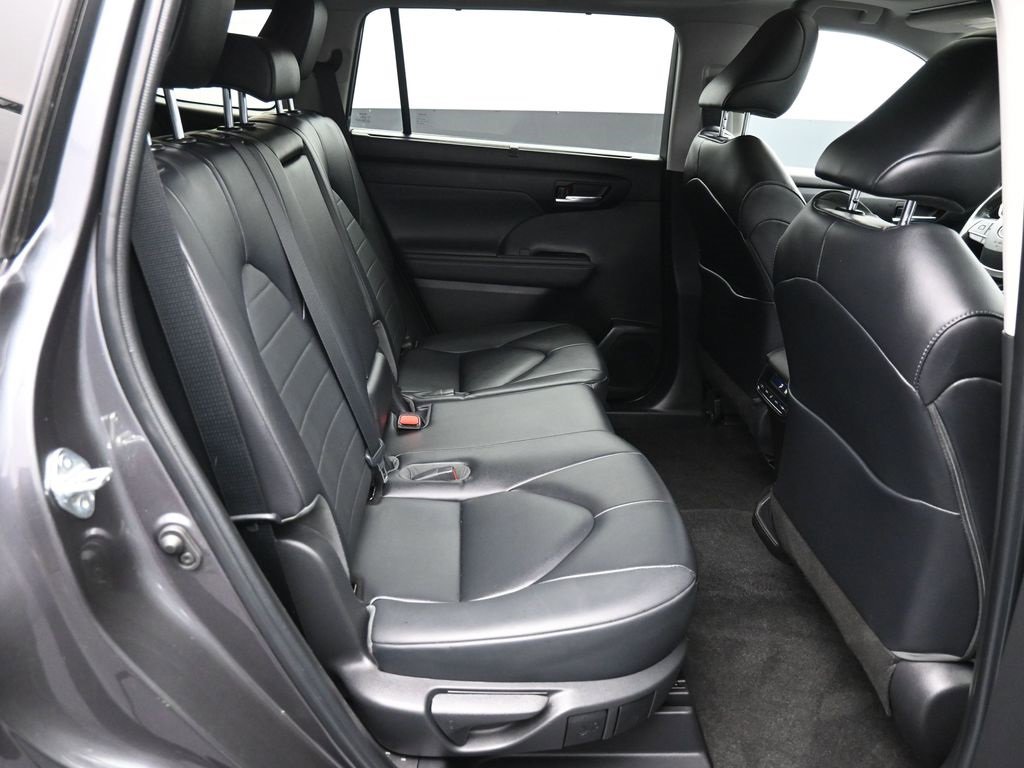 Certified 2023 Toyota Highlander XLE image 26