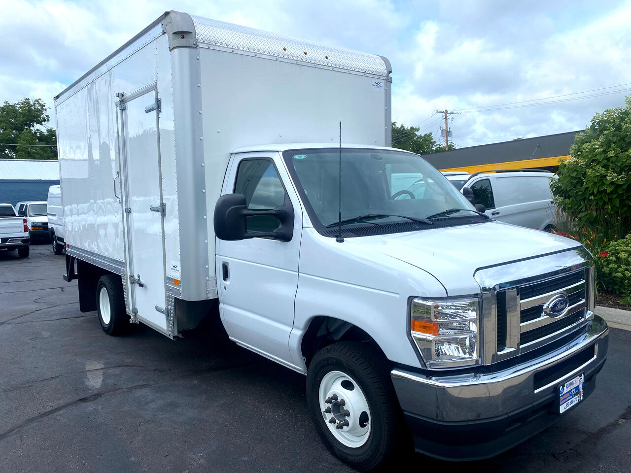 Used 2024 Ford E-350 and Econoline 350 Super Duty w/ Power Windows & Locks Group image 3