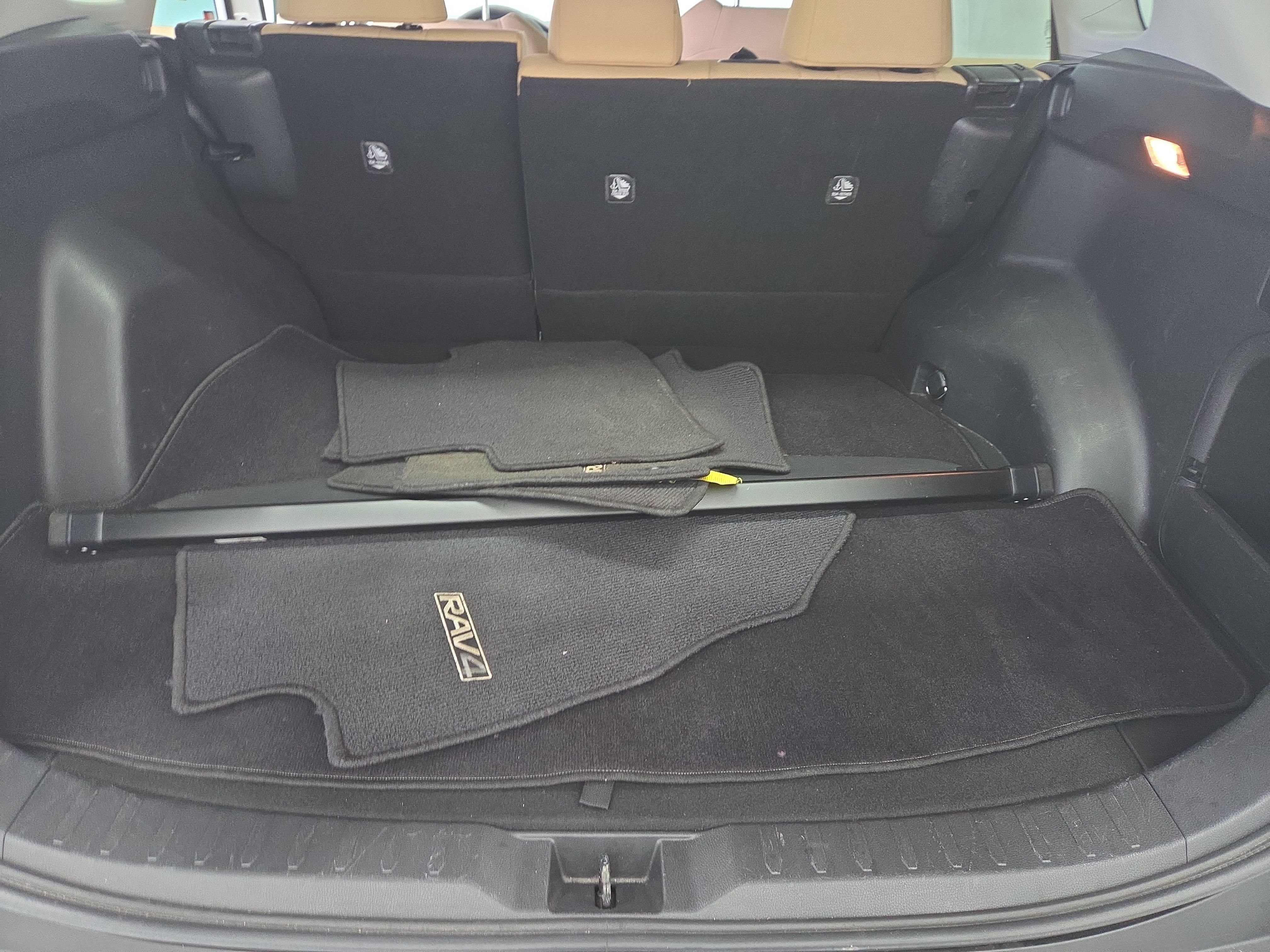 Used 2021 Toyota RAV4 XLE AWD/4WD image 25