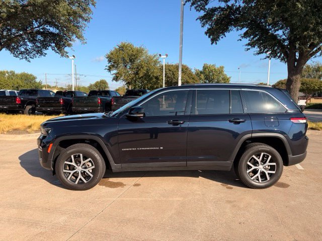 Used 2023 Jeep Grand Cherokee Limited AWD/4WD image 4