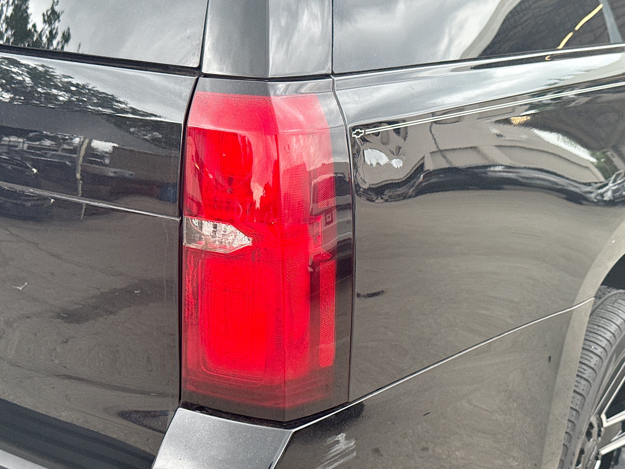 Used 2020 Chevrolet Suburban LT w/ Luxury Package RWD image 27