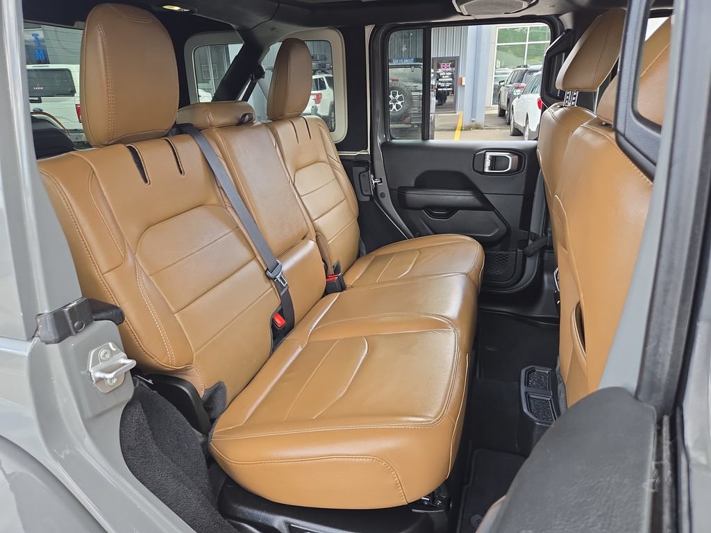 Used 2021 Jeep Wrangler Unlimited Sahara w/ Cold Weather Group AWD/4WD image 15