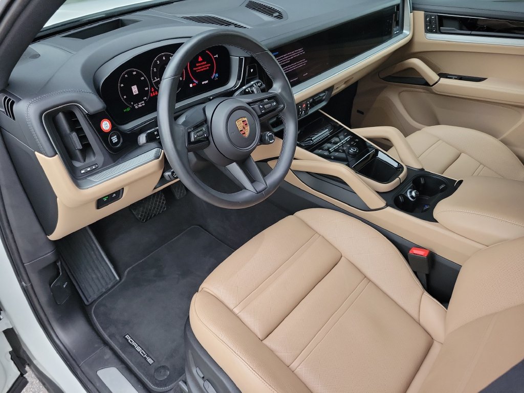 Certified 2026 Porsche Cayenne AWD/4WD image 4