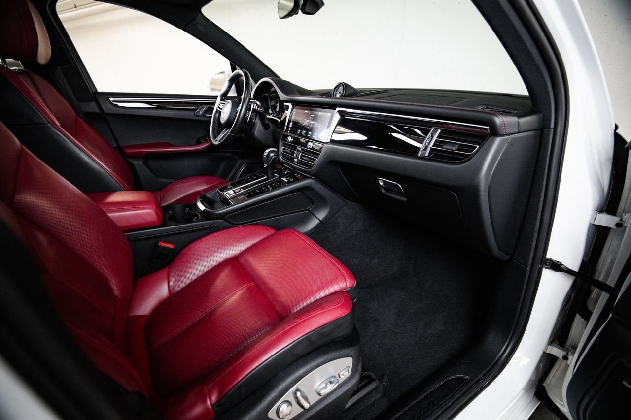 Certified 2023 Porsche Macan AWD/4WD image 28