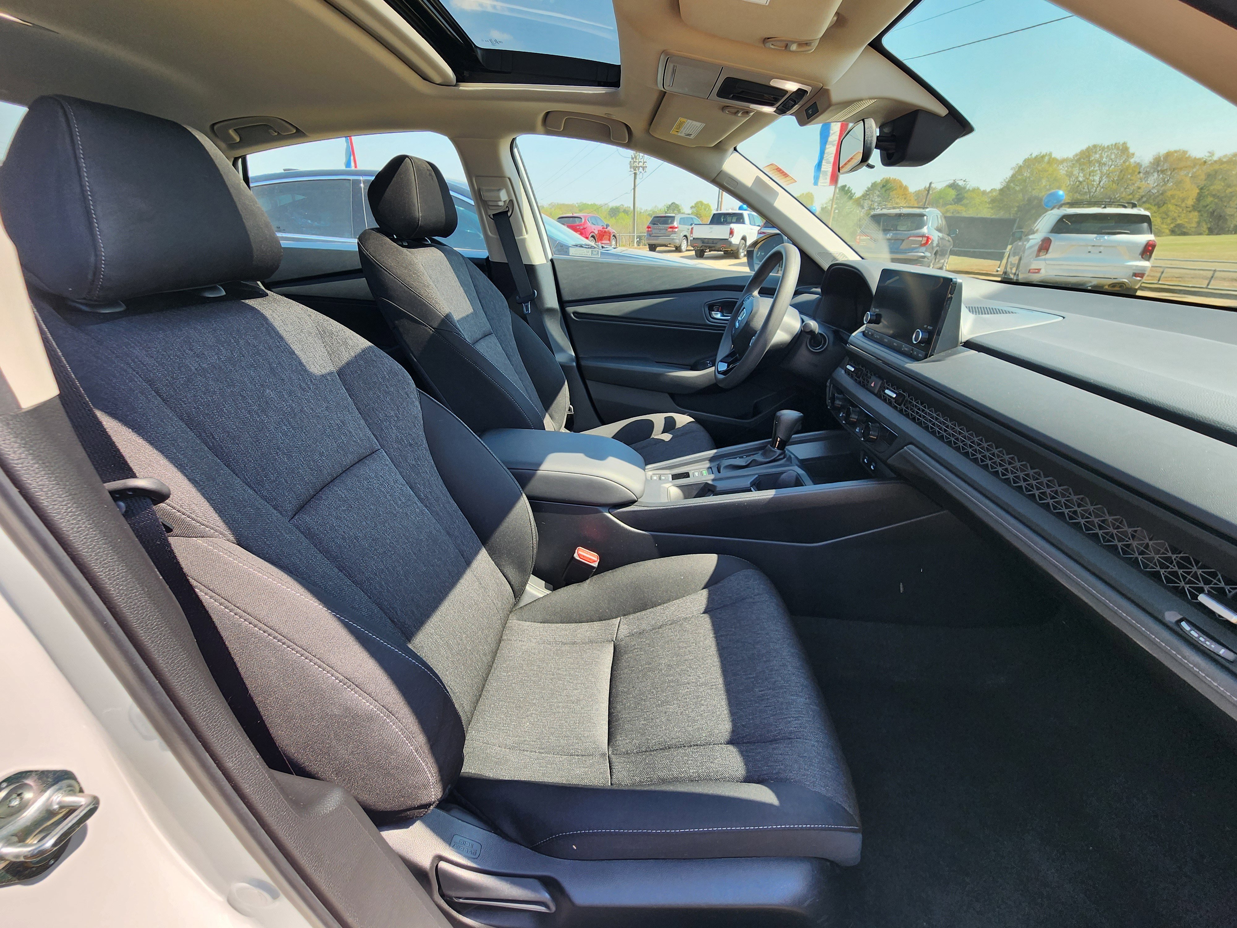 Used 2025 Honda Accord SE image 12