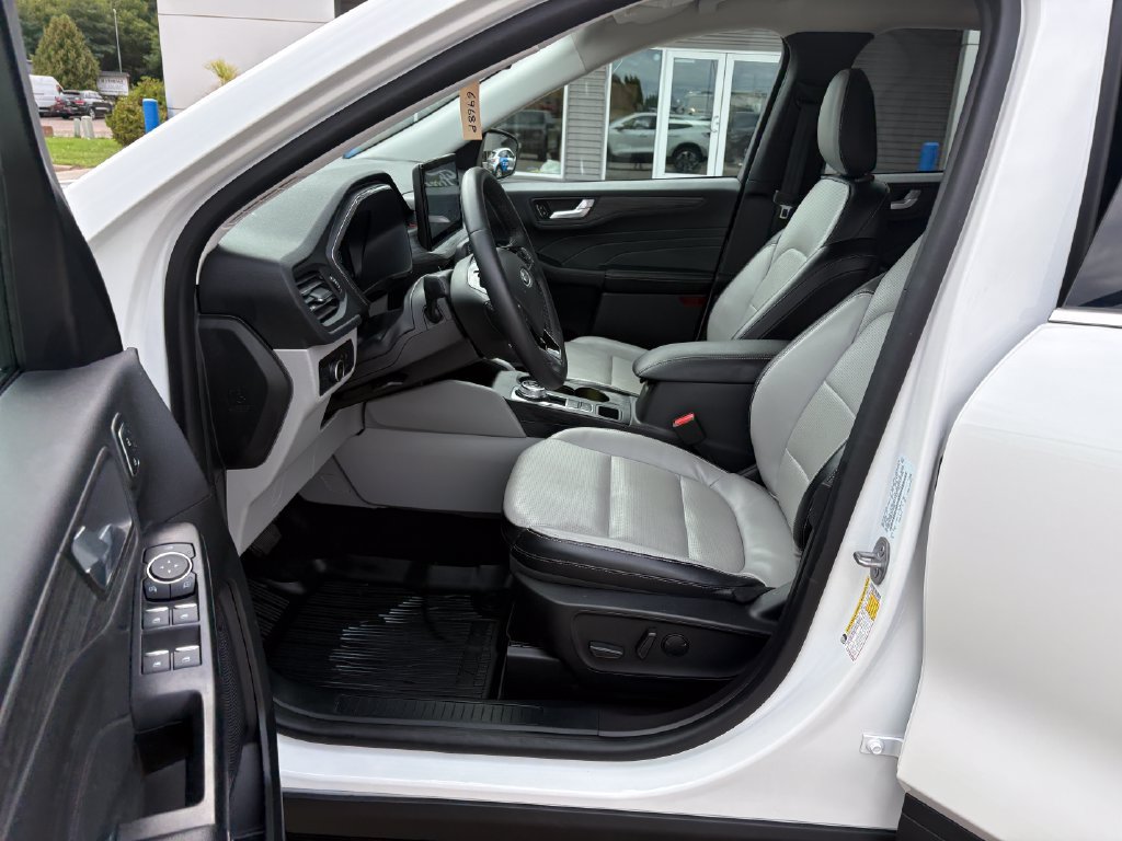 Used 2023 Ford Escape Platinum AWD/4WD image 11
