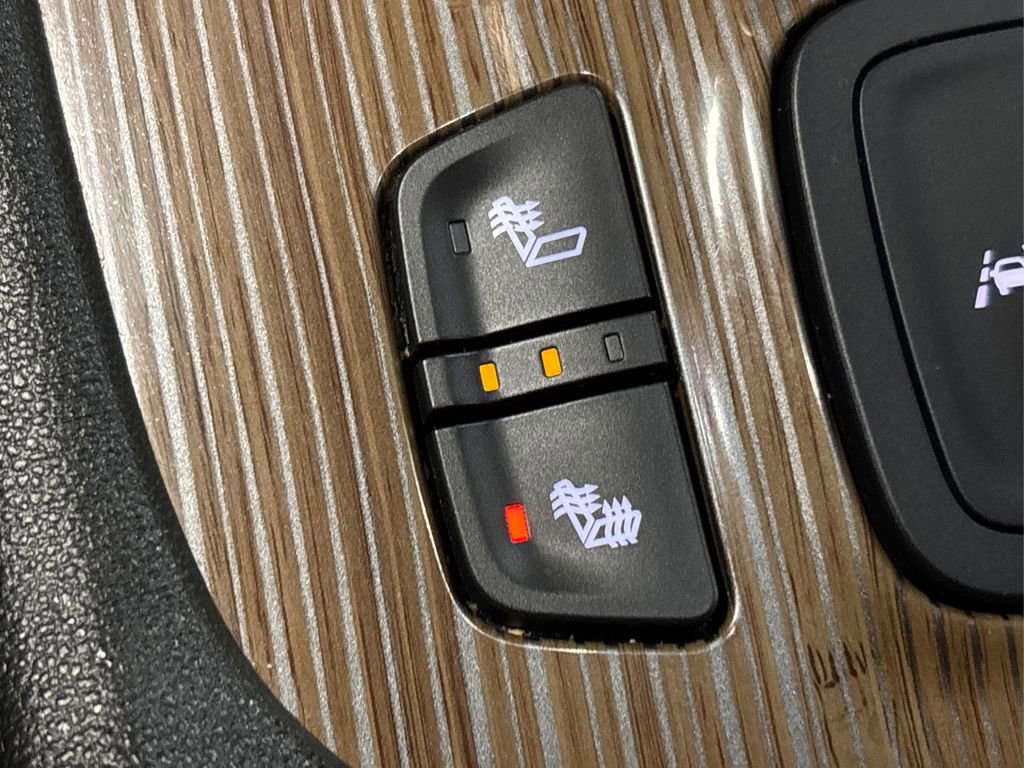 Used 2023 GMC Acadia SLE w/ Driver Convenience Package image 30