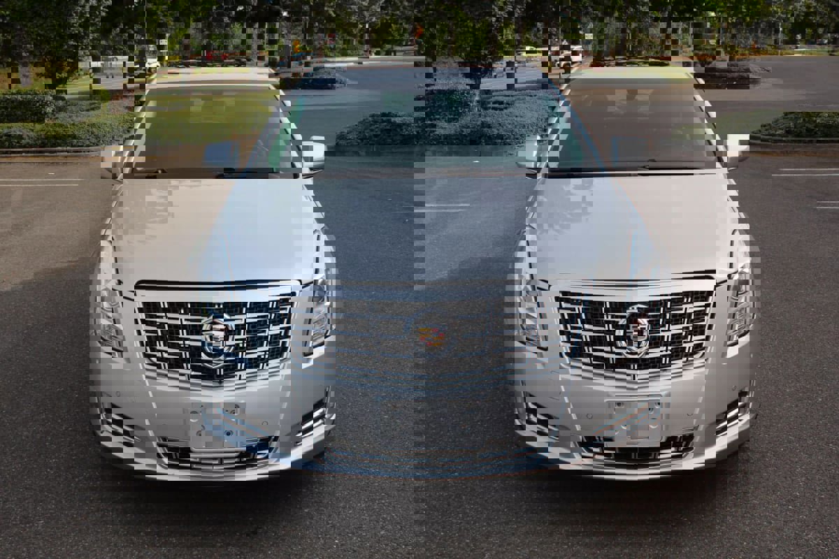 Used 2014 Cadillac XTS Luxury image 2