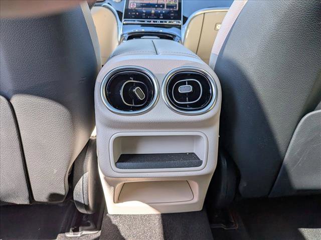 Used 2024 Mercedes-Benz GLC 300 4MATIC image 17