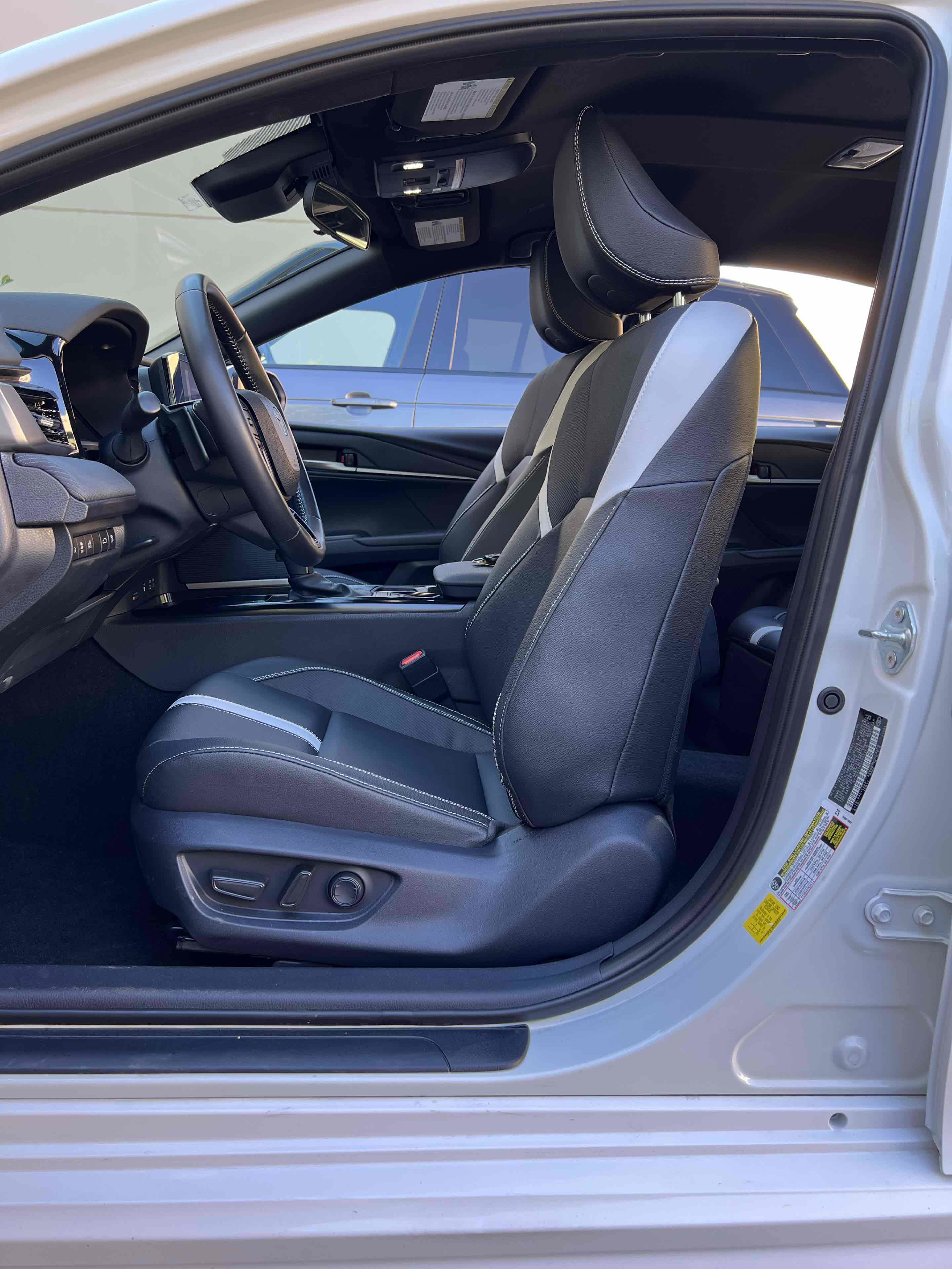 Used 2025 Toyota Camry SE image 31