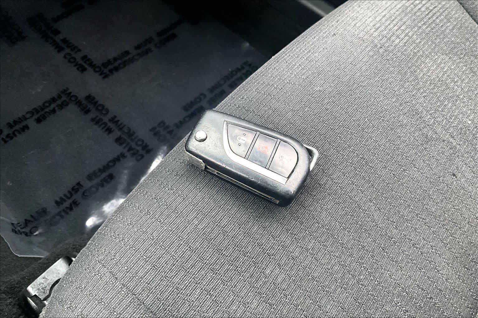 Used 2018 Toyota C-HR XLE FWD image 14