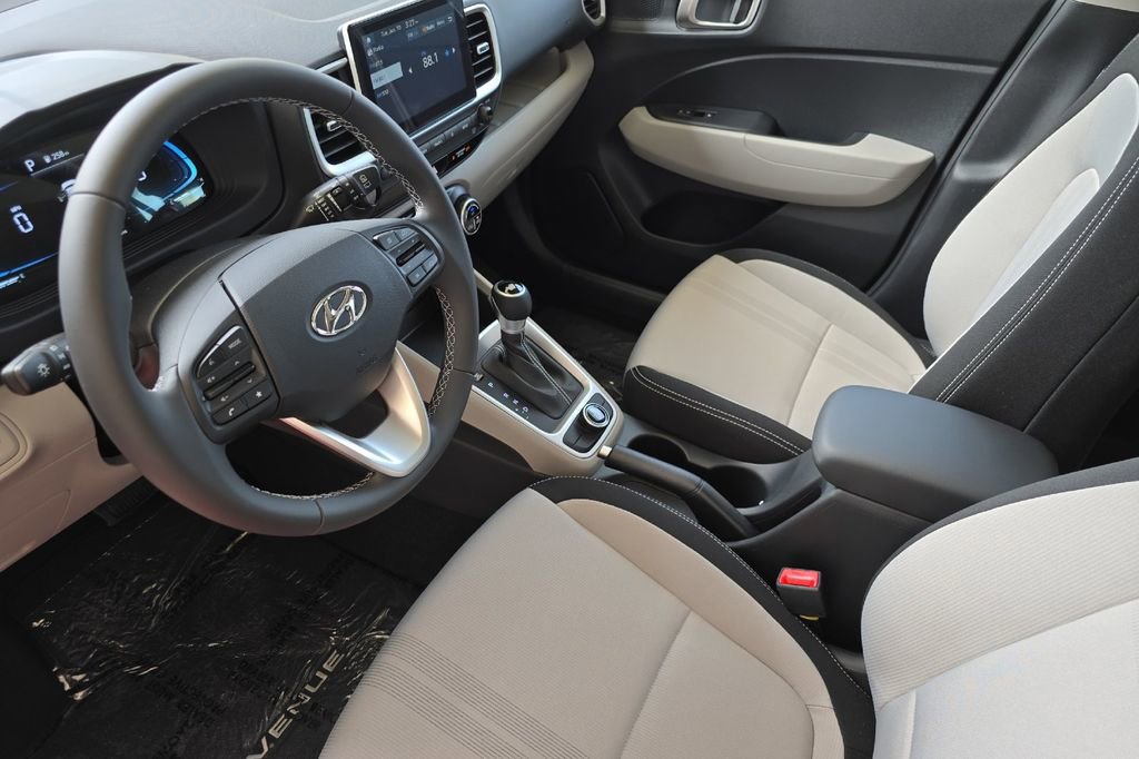 New 2025 Hyundai Venue SEL image 8
